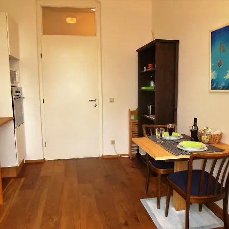 Lovely, With Balcony 아파트 인스브루크